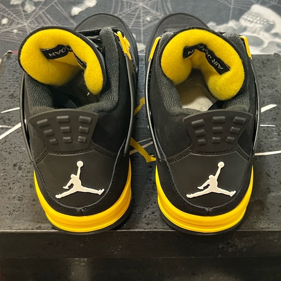 DS 2023 NIKE AIR JORDAN 4 IV THUNDER BLACK/TOUR YELLOW MENS SZ 10 DH6927-017 NIB - Picture 3 of 6
